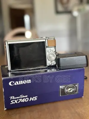 Canon PowerShot SX740 HS