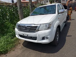 Toyota Hilux 2012 White