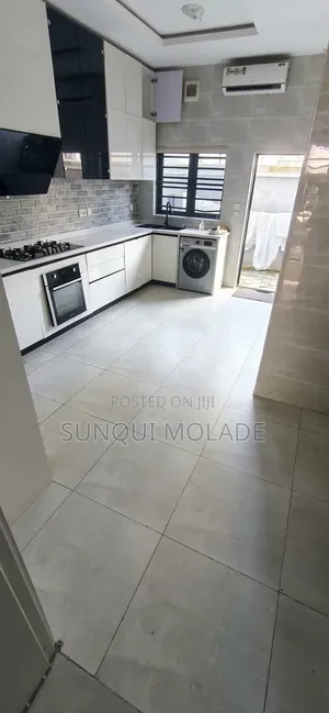 4bdrm Townhouse / Terrace in Adeola Odeku for rent