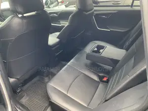Toyota RAV4 XLE 2021 Gray