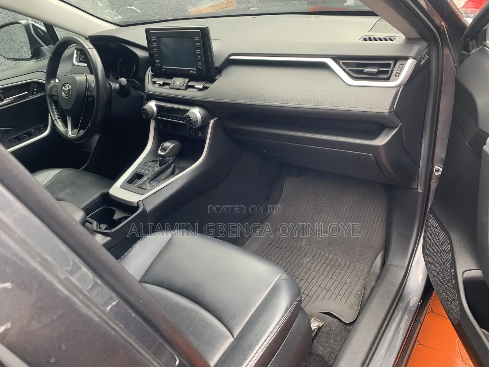 Toyota RAV4 XLE 2021 Gray