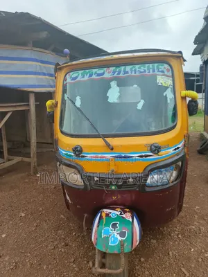 TVS King Cargo 2023 Yellow