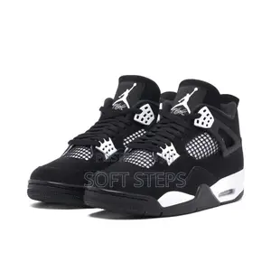 Air Jordan 4 Retro "White Thunder"