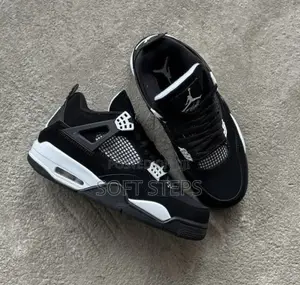 Air Jordan 4 Retro "White Thunder"