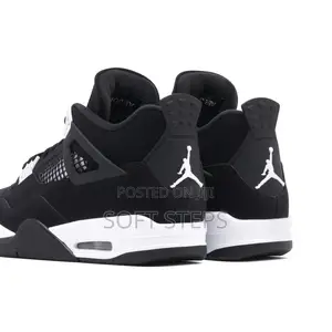 Air Jordan 4 Retro "White Thunder"