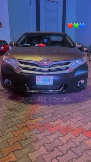 Toyota Venza V6 2010 Gold