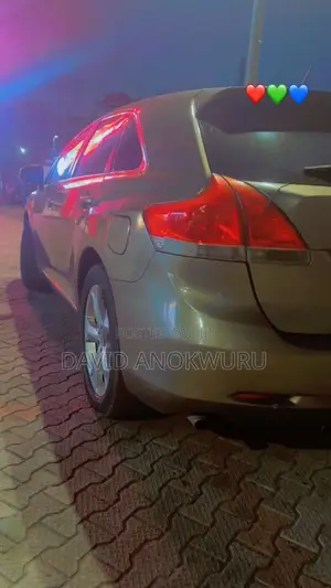 Toyota Venza V6 2010 Gold