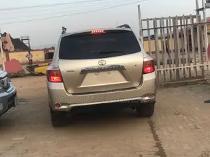 Toyota Highlander Sport 2010 Gold
