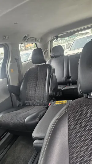 Toyota Sienna 2012 Silver