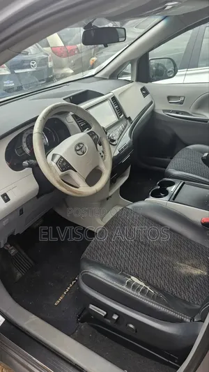 Toyota Sienna 2012 Silver