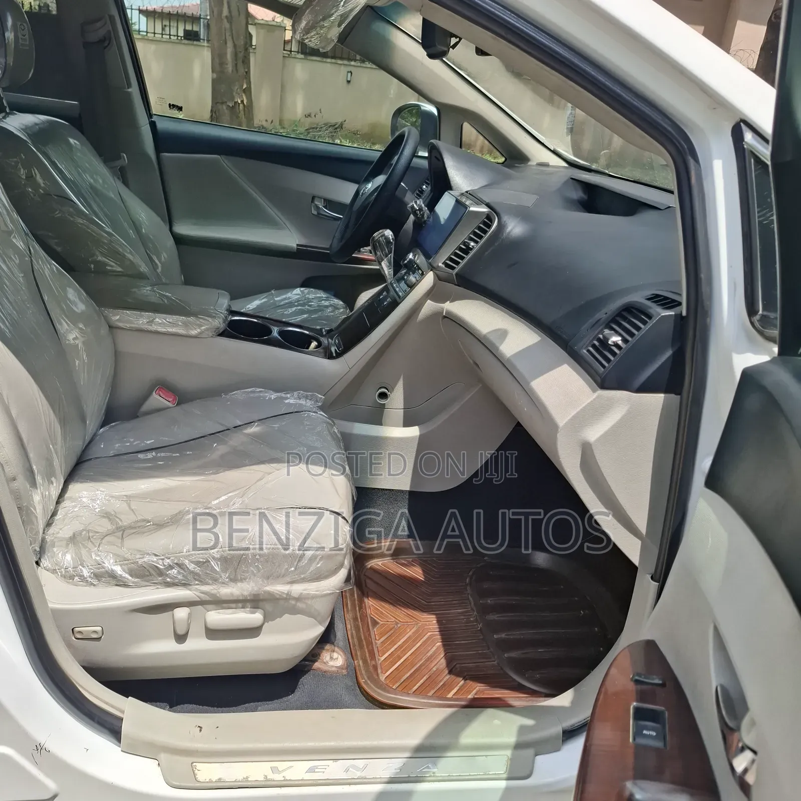Toyota Venza 2010 White