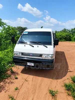 Mitsubishi L300 2005 White