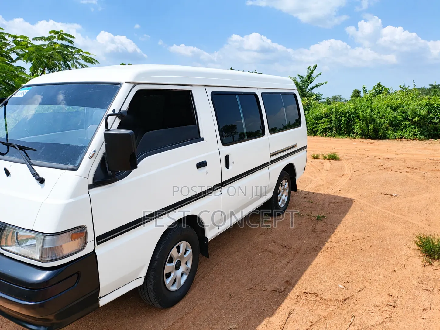 Mitsubishi L300 2005 White