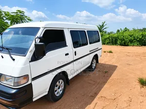 Mitsubishi L300 2005 White