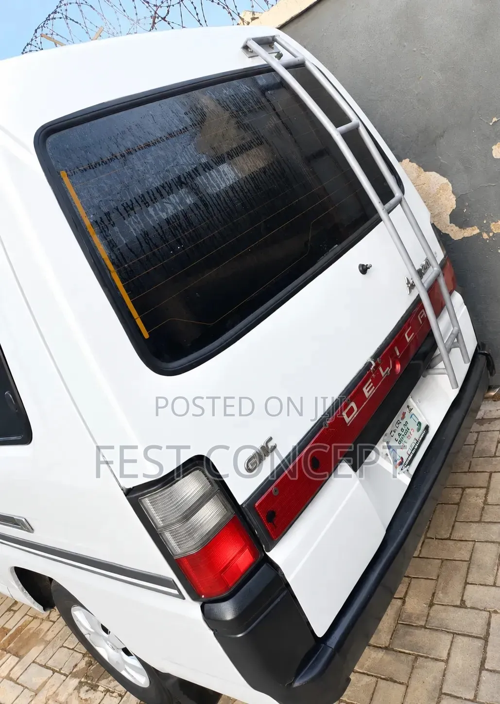 Mitsubishi L300 2005 White