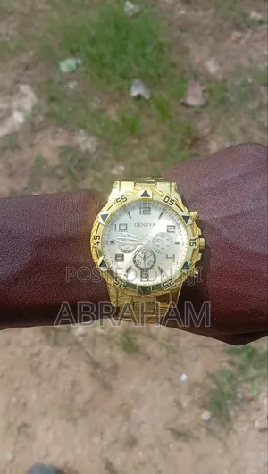 Saigela Gold Watch