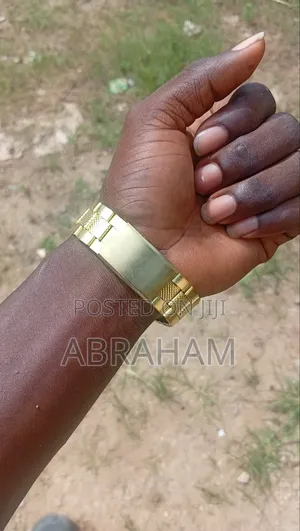Saigela Gold Watch