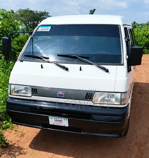 Mitsubishi L300 2005 White
