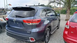 Toyota Highlander XLE 2019 Blue