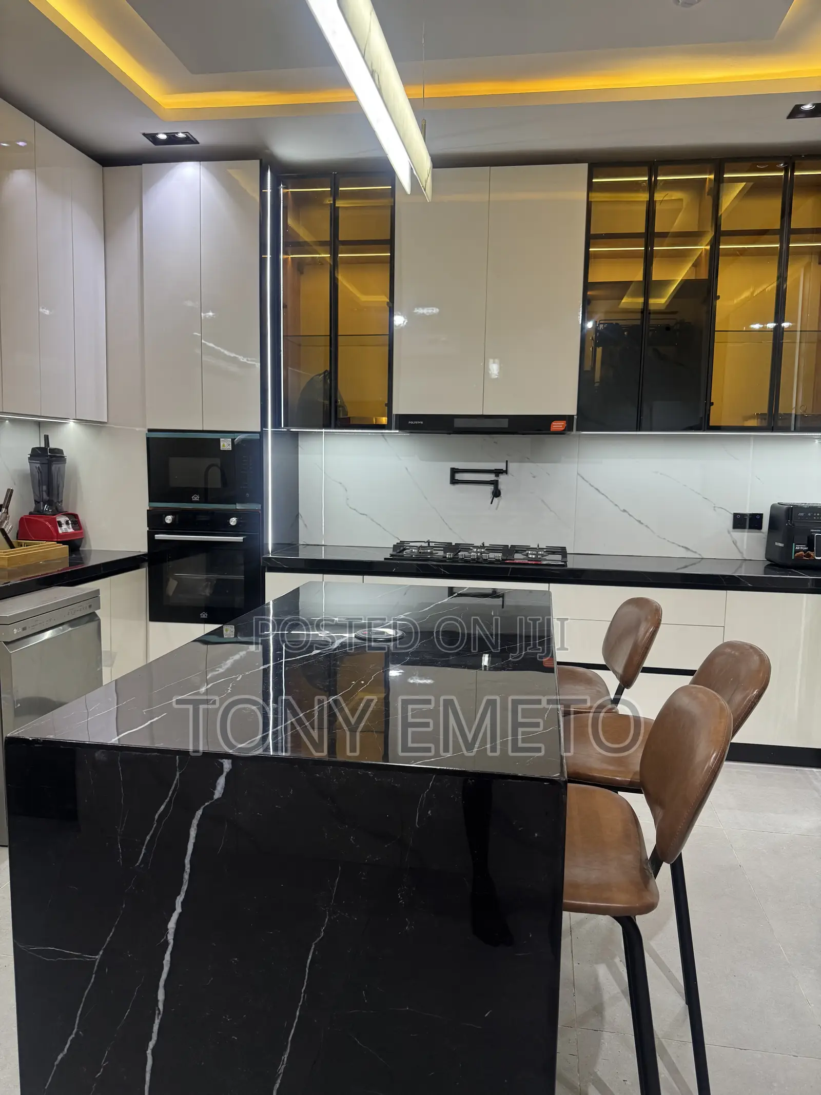 Luxury Kitchen Cabinets & Custom Kitchen Design