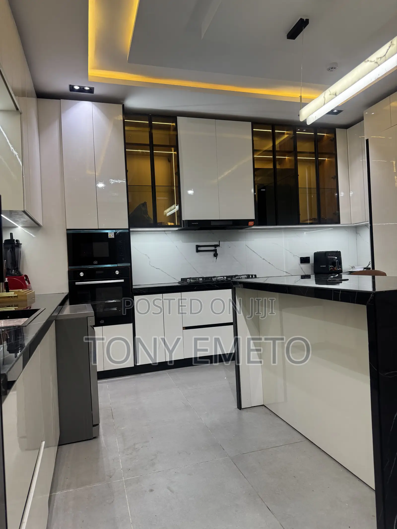 Luxury Kitchen Cabinets & Custom Kitchen Design