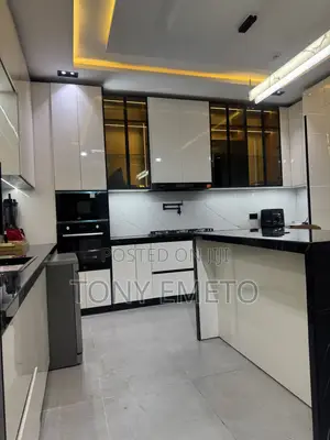 Luxury Kitchen Cabinets & Custom Kitchen Design