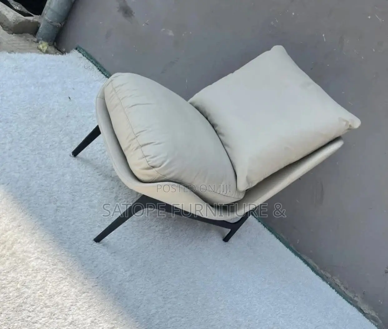 High Quality Relaxing and Rocking Chair.