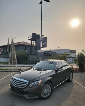 Mercedes-Benz C300 Luxury 4dr AWD 4Matic Sedan (2.0L 4cyl 7A) 2015