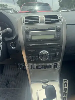 Toyota Corolla 2010 Silver