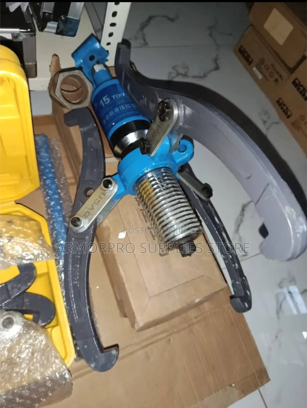 15-Ton Hydraulic Gear Puller and Bearing Disassembly Tool.