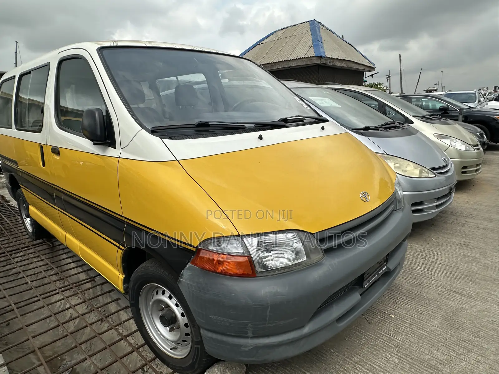 Toyota HiAce 2006 Yellow