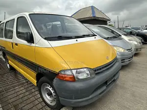 Toyota HiAce 2006 Yellow