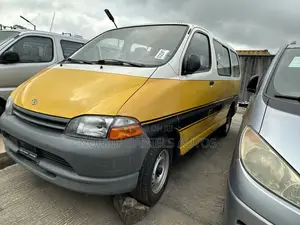 Toyota HiAce 2006 Yellow