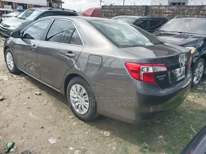 Toyota Camry SE 4dr Sedan (2.5L 4cyl 6A) 2014 Gray