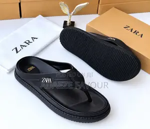 Men’s Black ZARA Thong Sandals With Chunky Sole and Logo Strap