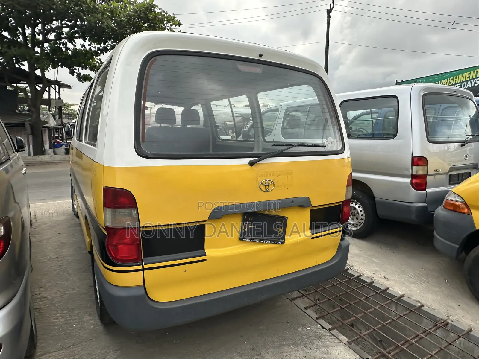Toyota HiAce 2006 Yellow