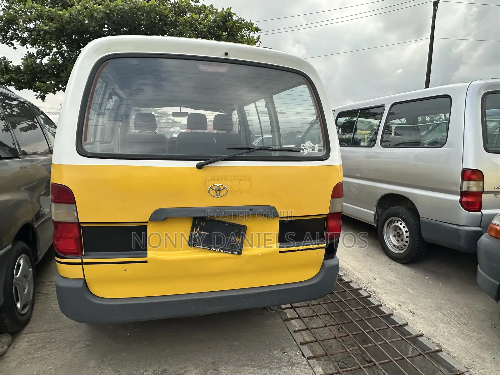 Toyota HiAce 2006 Yellow