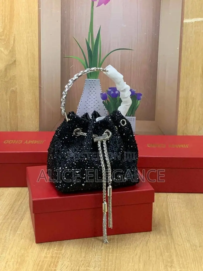 The Golden Royale Crystal Bucket Bag �