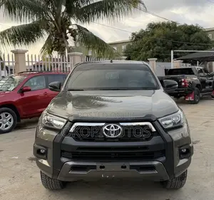 Toyota Hilux 2022 Gray