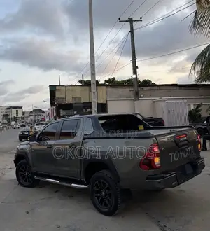 Toyota Hilux 2022 Gray