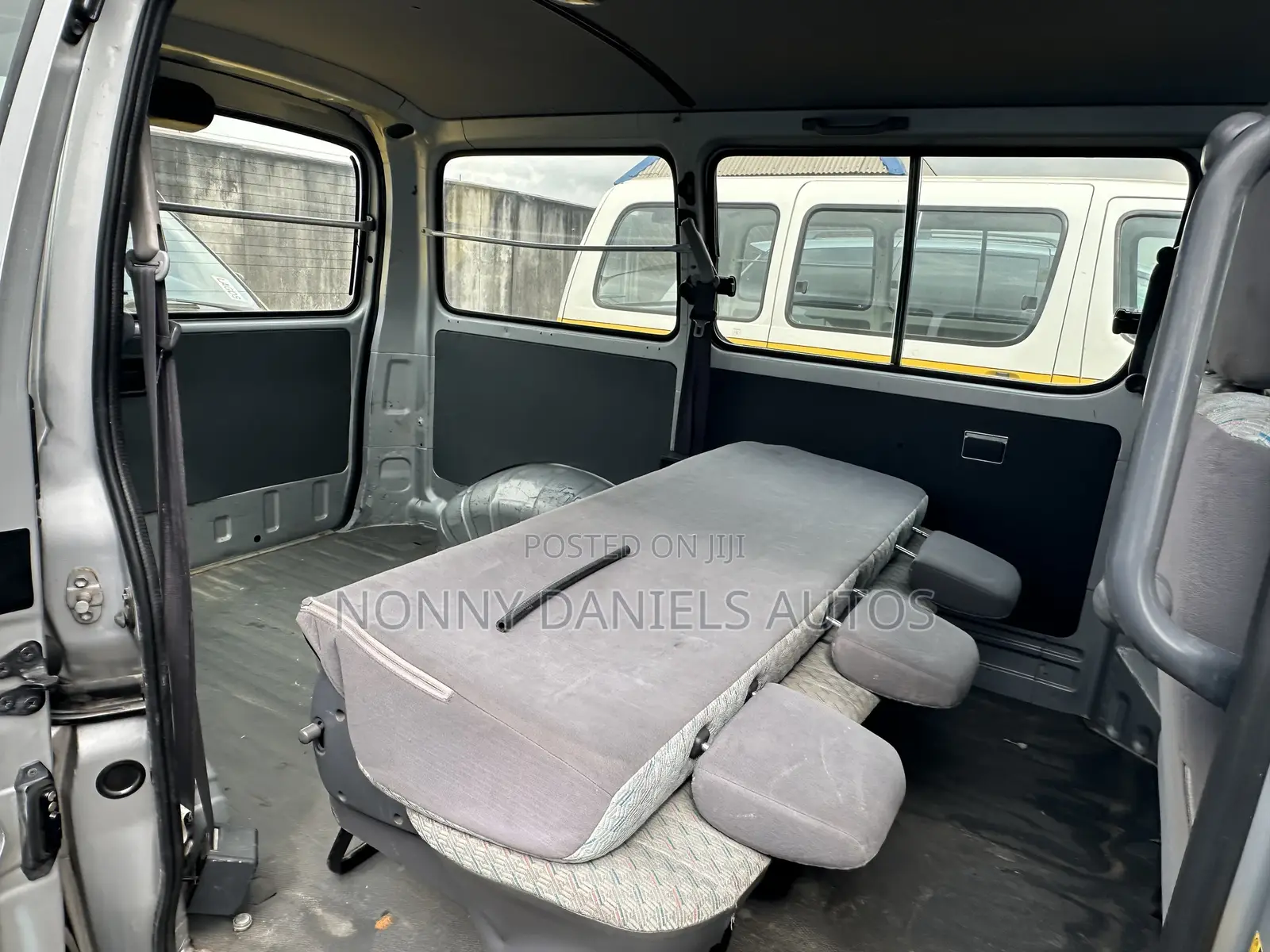 Toyota HiAce 2006 Silver