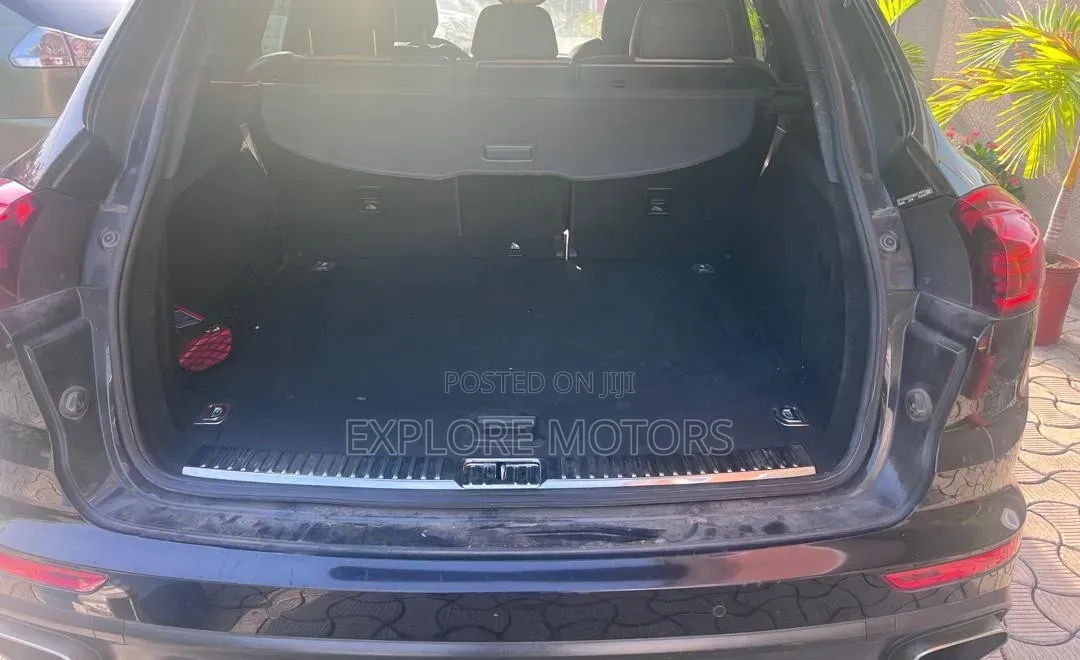 Porsche Cayenne 2016 Black