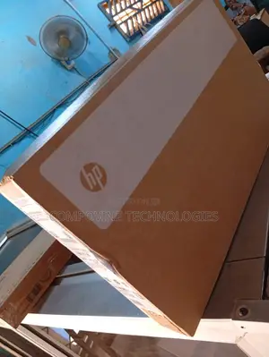 New Laptop HP 240 8GB Intel Core 5 SSD 512GB