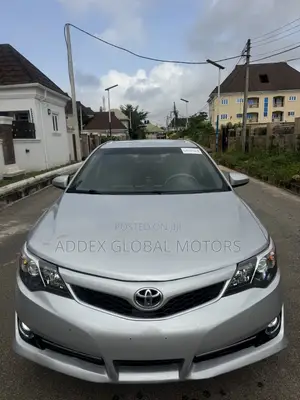 Toyota Camry SE 4dr Sedan (2.5L 4cyl 6A) 2012 Silver