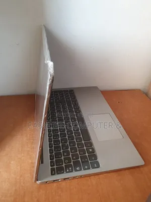 Laptop Lenovo IdeaPad 330S 8GB AMD Ryzen 5 HDD 320GB