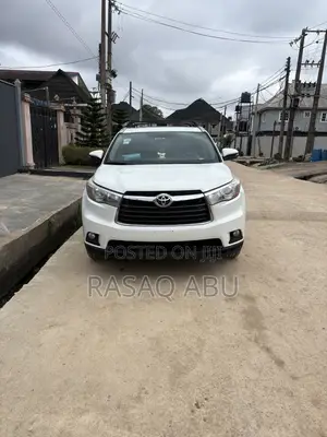 Toyota Highlander XLE V6 4x2 (3.5L 6cyl 6A) 2016 White