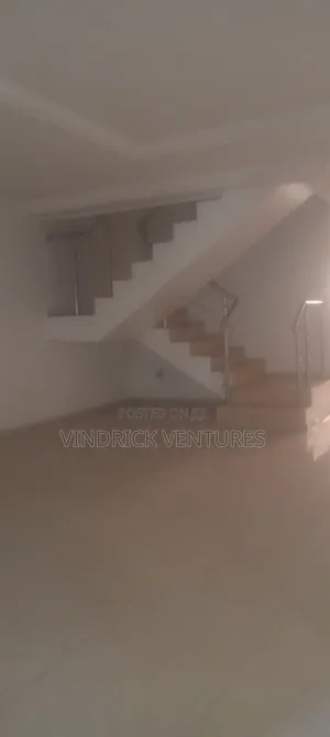 4bdrm Townhouse / Terrace in Ab Court Osapa for rent