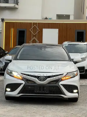 Toyota Camry XSE V6 (3.5L V6 8A) 2019 White