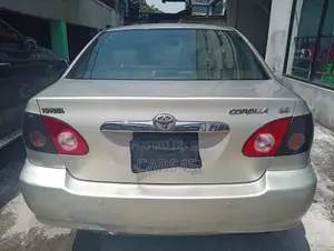 Toyota Corolla Altis 2005 Gold