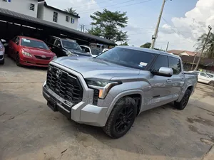 Toyota Tundra SR5 2022 Silver
